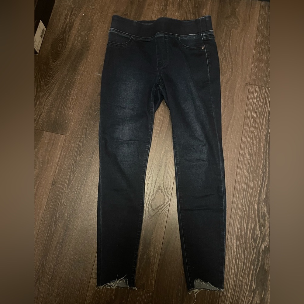 Old Navy denim Rockstar jeggings. Size 4. Ankle length with distressed ends.
